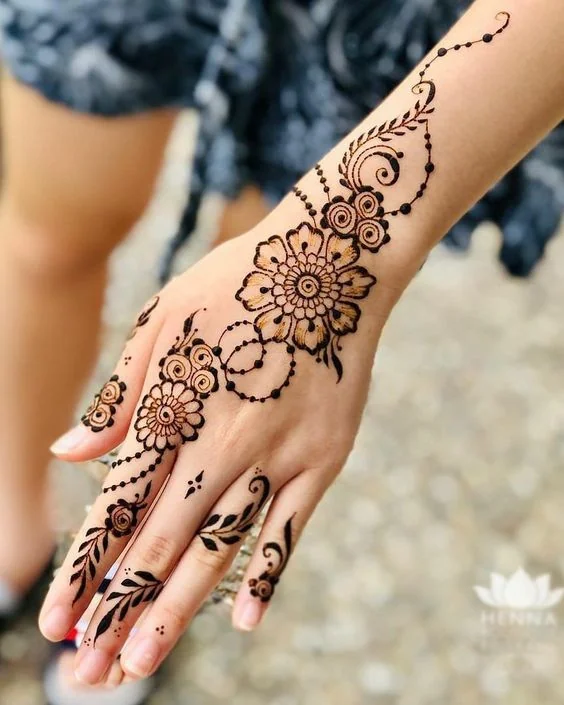 Le Henné Mehendi : tradition et beauté